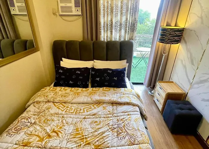 Hotel Two Bedroom With Balcony Pasig 5*