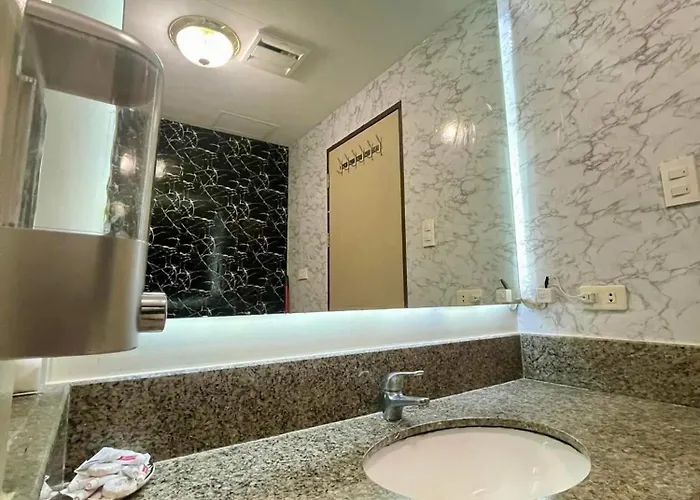 Hotel Two Bedroom With Balcony Pasig 5*